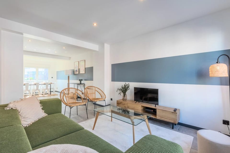 House 4bed 2bath with garden and private parking. Bed and Breakfast in Lille