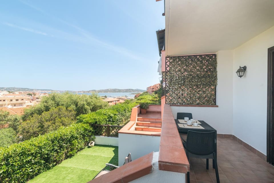 Property building, Balcony/Terrace, Living room