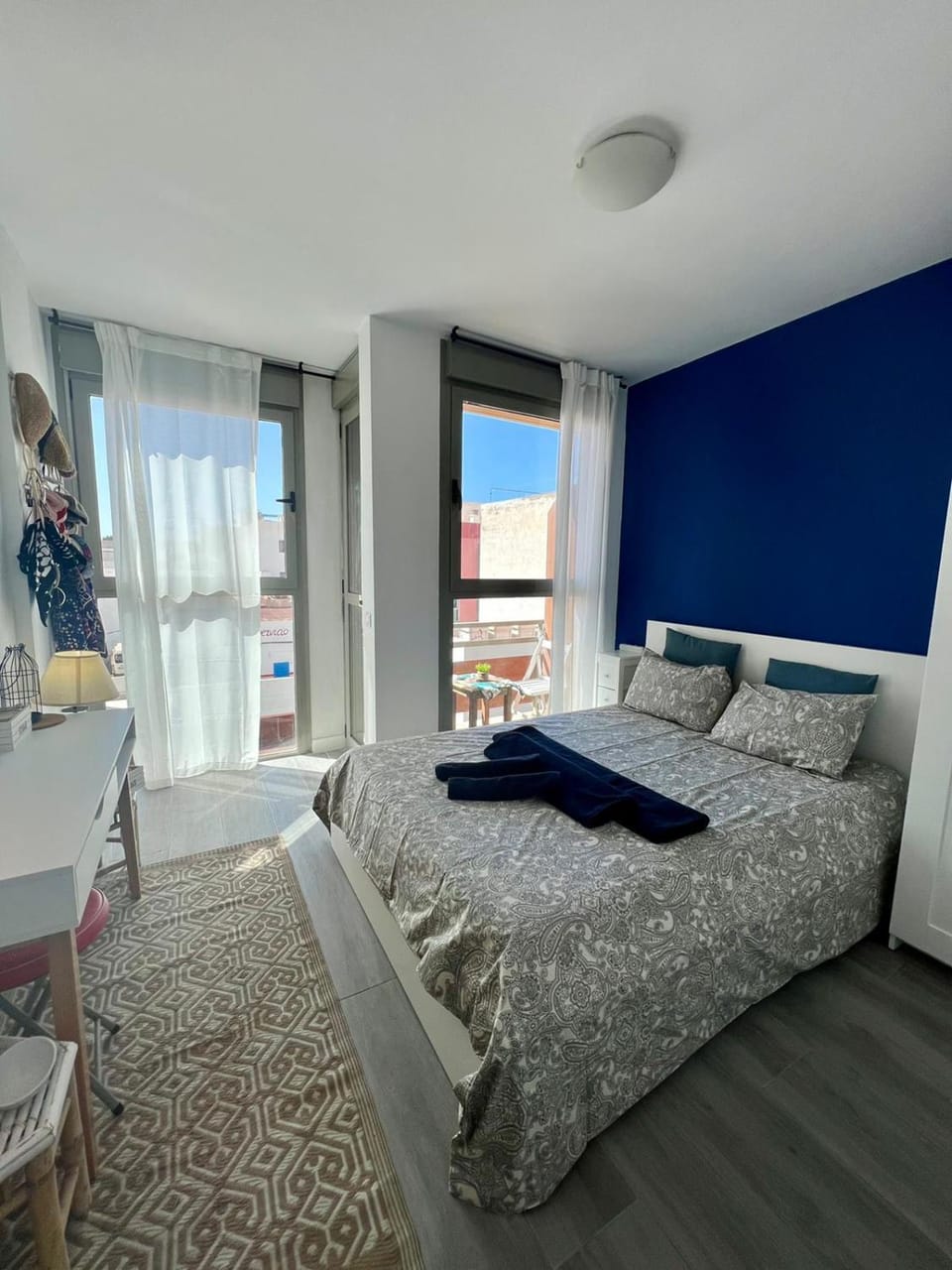 Photo of the whole room, Bedroom