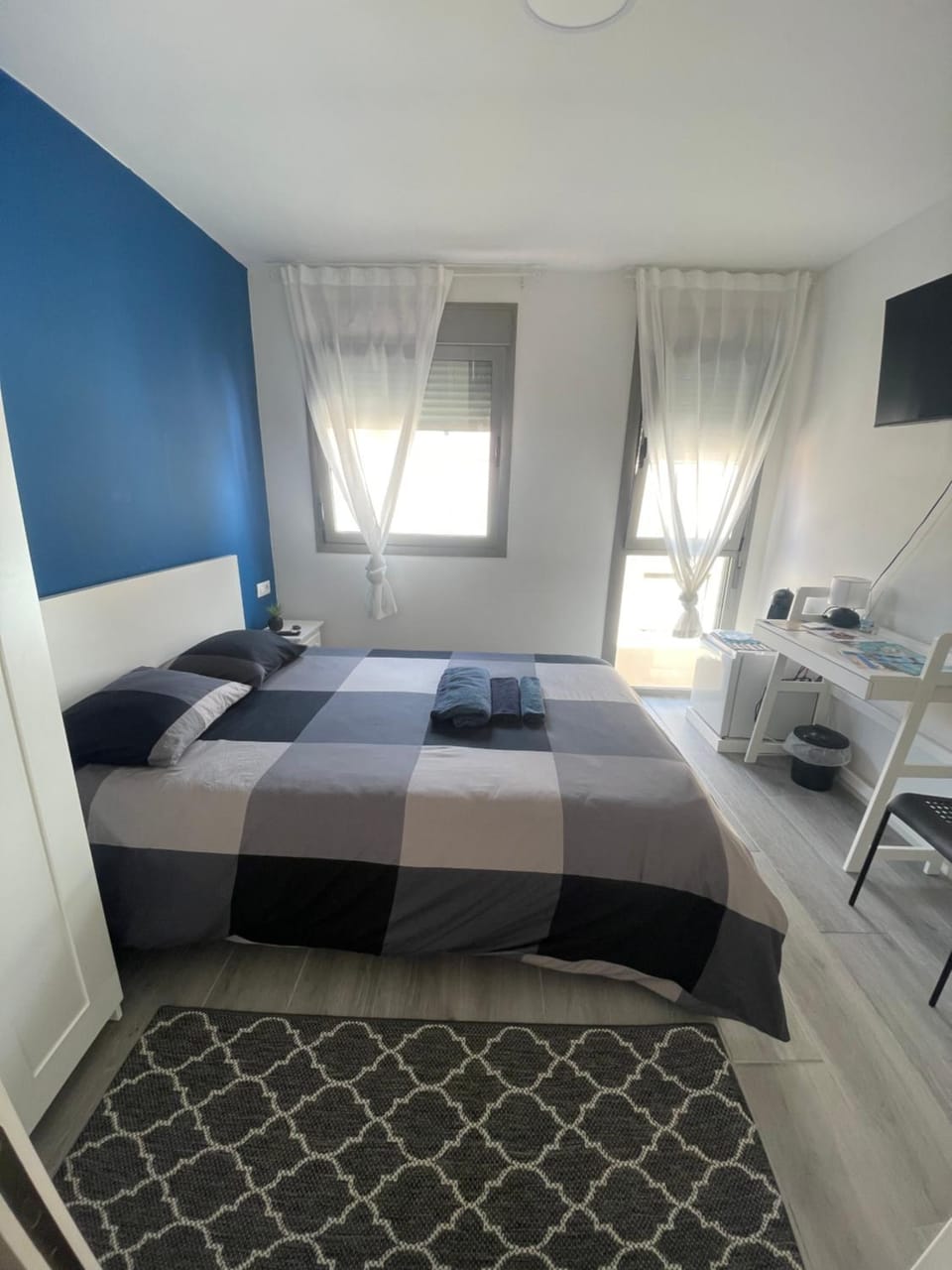 TV and multimedia, Photo of the whole room, Bedroom