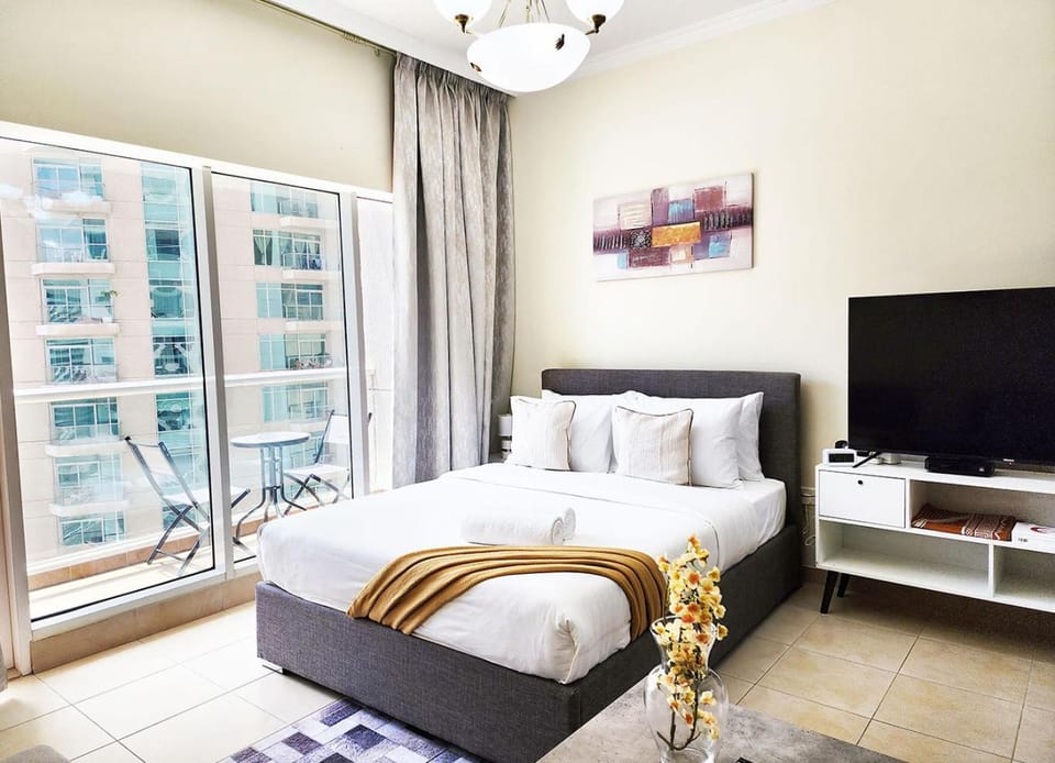 Bed, TV and multimedia, Bedroom