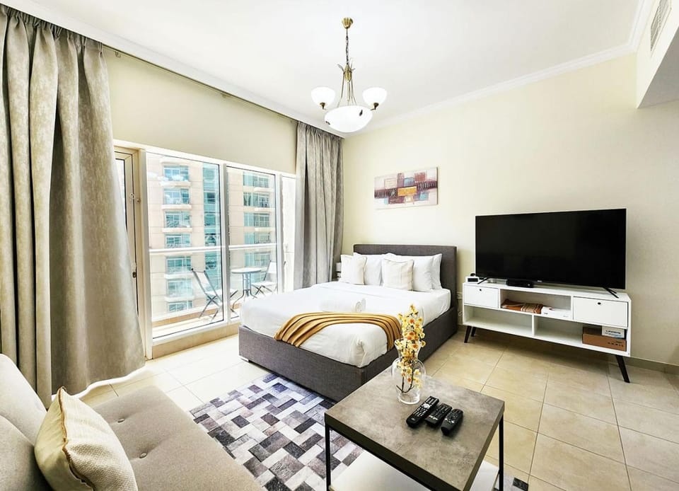 Bed, TV and multimedia, Seating area