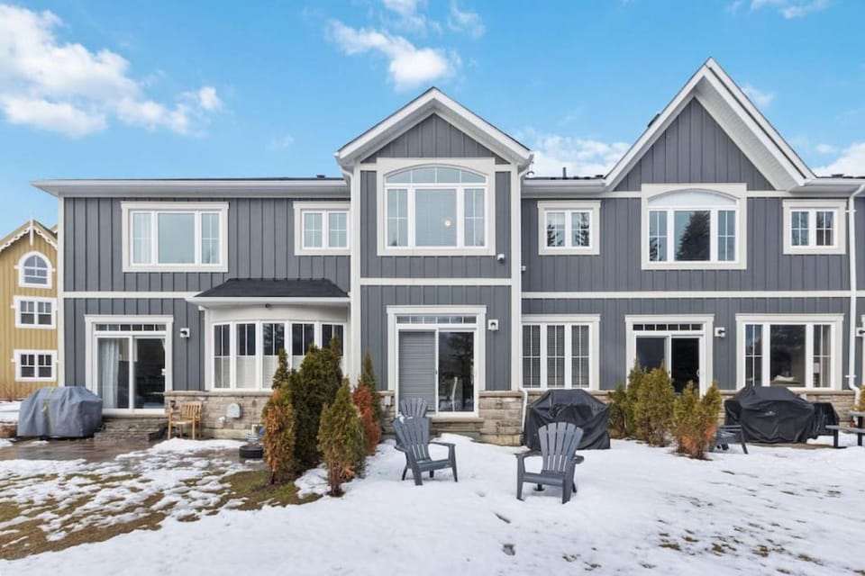 48 Snowbridge: Free Shuttle to BM Village House in Grey Highlands