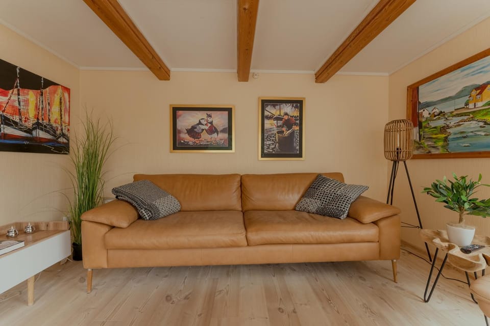 Living room, Decorative detail, Seating area