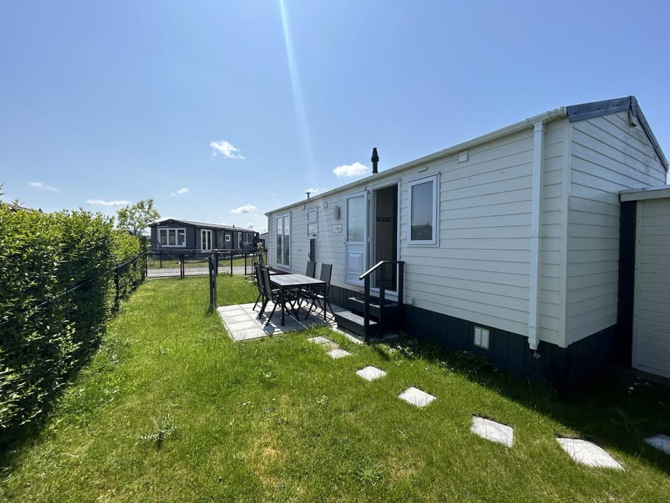 Property building, Facade/entrance, Off site