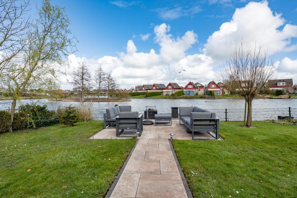 Garden, Lake view