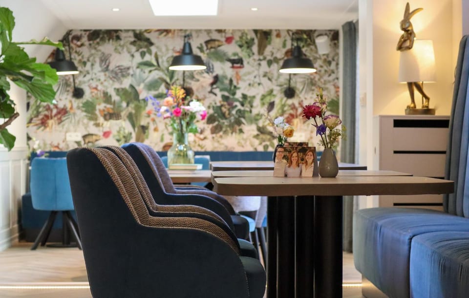 Communal lounge/ TV room, Garden, Lobby or reception, Lounge or bar, Other, Decorative detail, Food, Area and facilities, Area and facilities, Drinks, Alcoholic drinks, Non alcoholic drinks