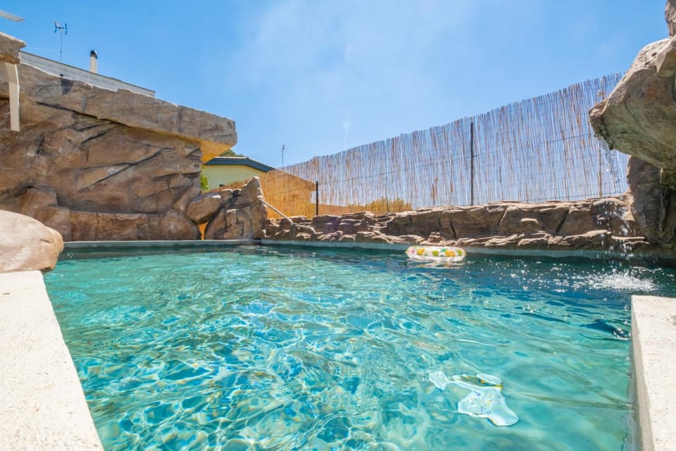 Day, Natural landscape, Pool view, Swimming pool, sunbed