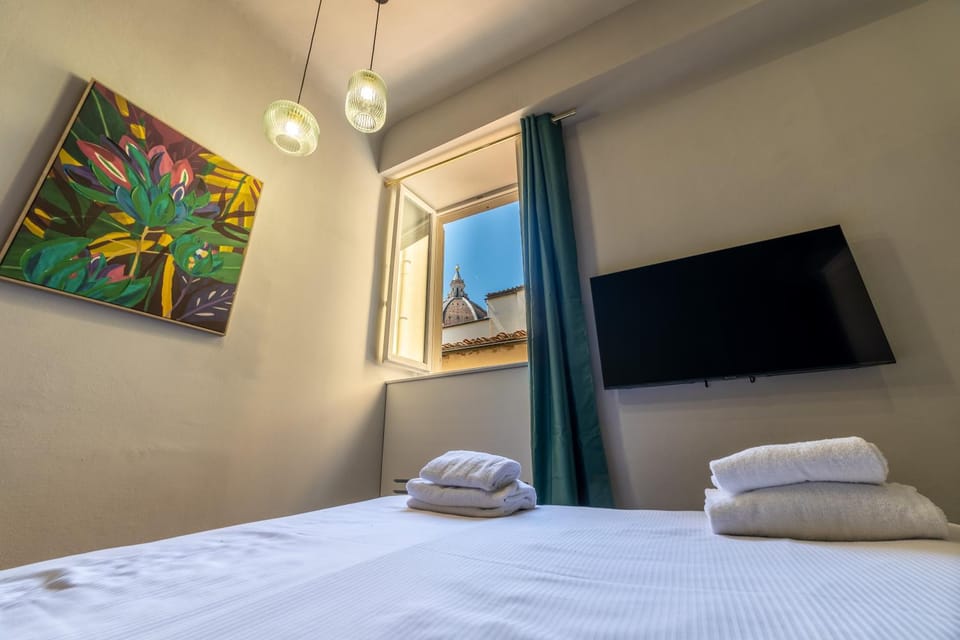 Bedroom, City view