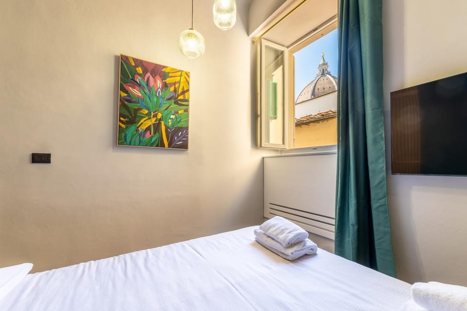 Bedroom, City view