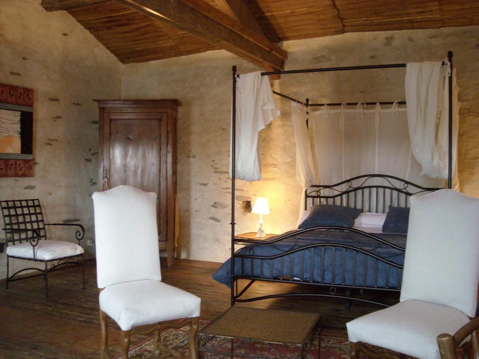Bed, Photo of the whole room