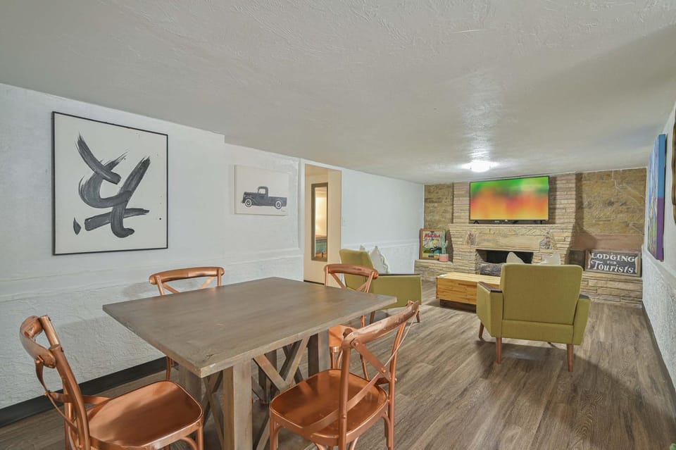 Communal Crashpad-City Card for local biz discounts House in Oklahoma City