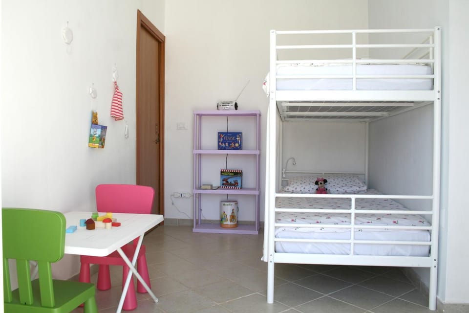 Bedroom, bunk bed
