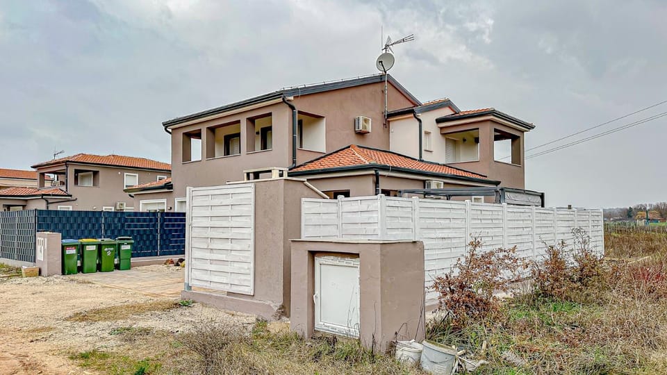 Cozy Two Bedroom Apartment Rose with Terrace Apartment in Istria County