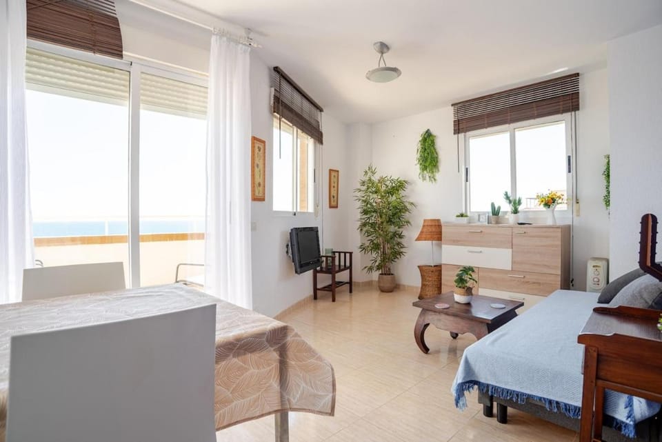Natural landscape, TV and multimedia, Living room, Photo of the whole room, Seating area, Sea view
