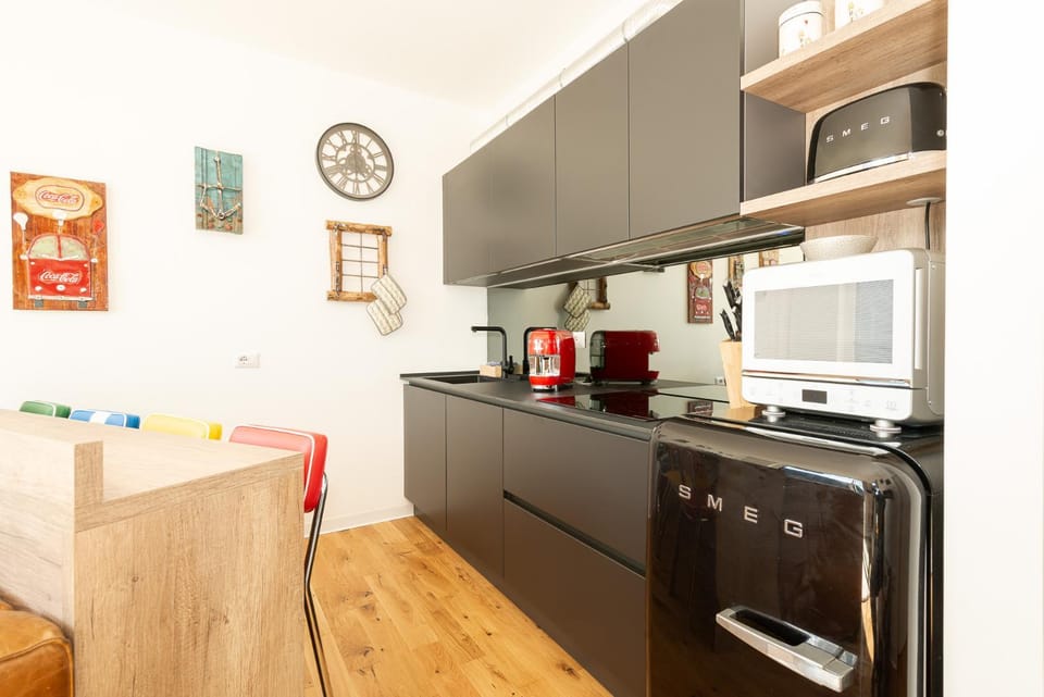 Kitchen or kitchenette, dishwasher, stove