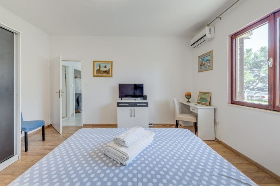 Beachfront apartment Drazen with patio & parking Apartment in Split