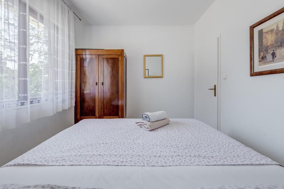 Beachfront apartment Drazen with patio & parking Apartment in Split