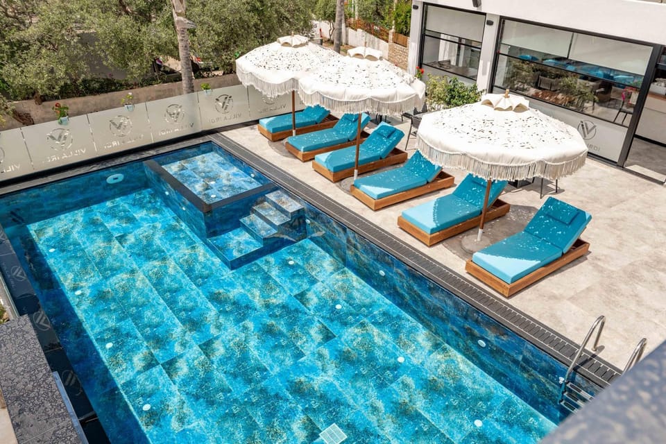 Day, Swimming pool, sunbed