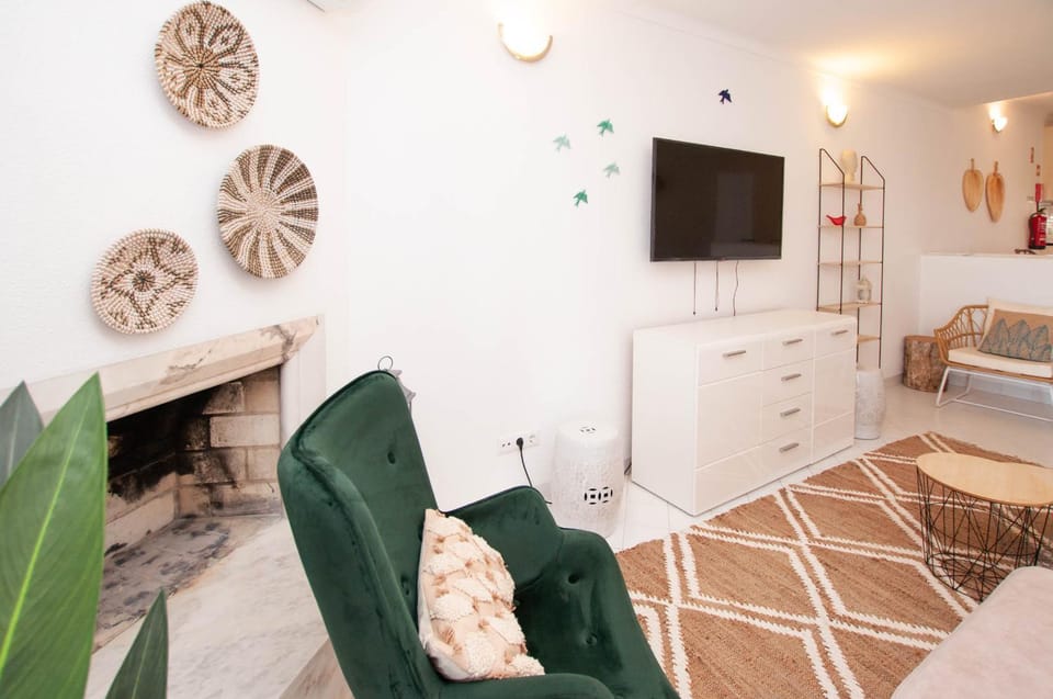 Communal lounge/ TV room, Living room