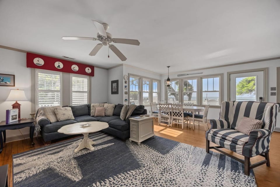Whispering Oaks House in Harkers Island