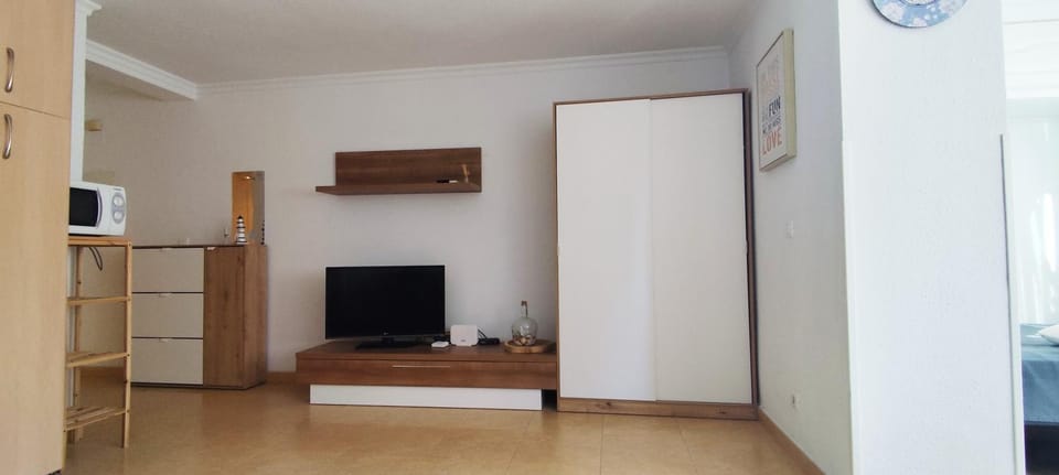 TV and multimedia, wardrobe