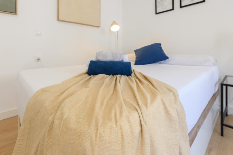 For you Rentals Encantador y único estudio TEMPORAL en Tetuan Madrid MLU412 Apartment in Madrid