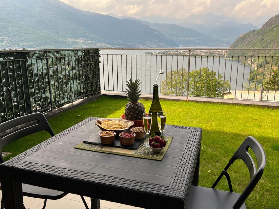 Patio, Day, Natural landscape, View (from property/room), Balcony/Terrace, Food and drinks, Dining area, Food, Garden view, Lake view, Mountain view
