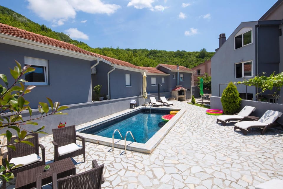 Swimming pool
