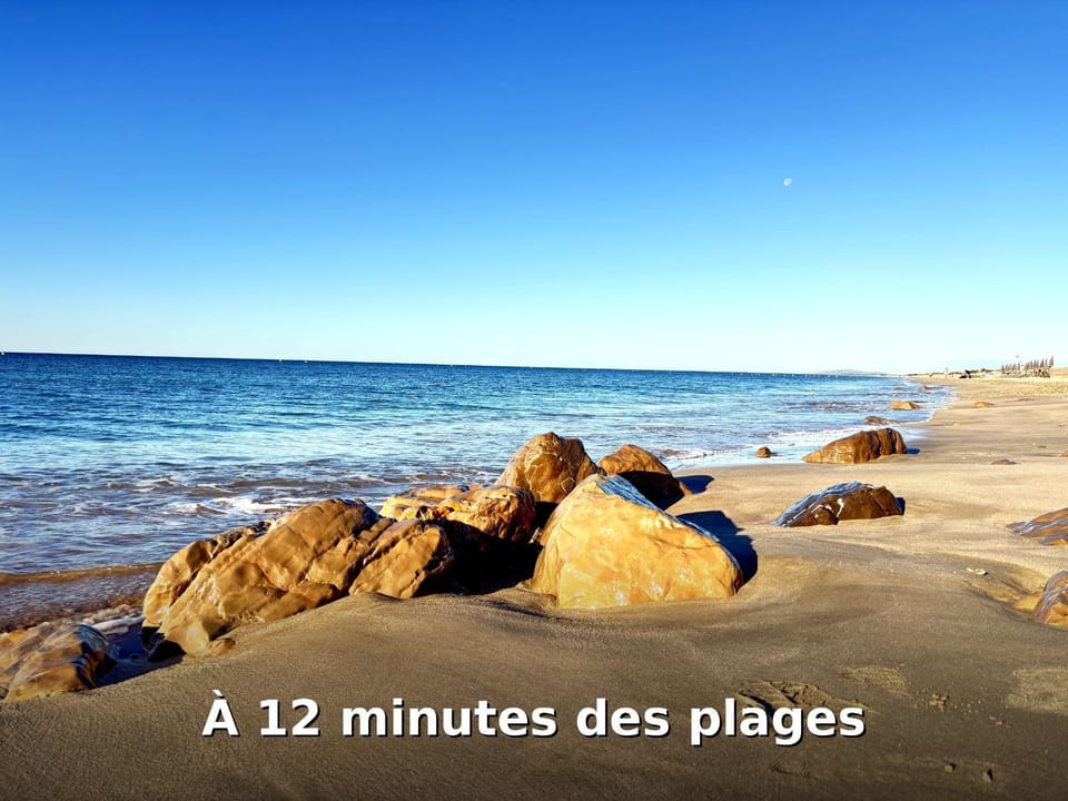 VillaJacuzzi privatif sans vis à vis en ville 12 mn des plages Villa in Montpellier