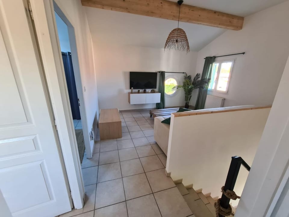 Communal lounge/ TV room, TV and multimedia, Living room, Seating area