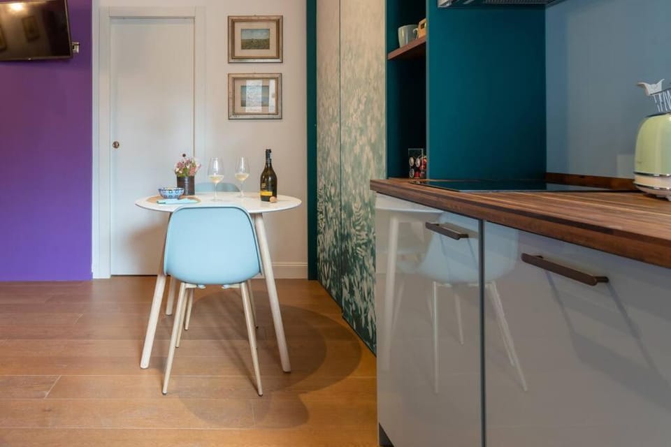 Kitchen or kitchenette, Dining area, stove, toaster, wardrobe
