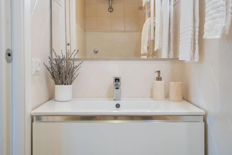 Shower, Bathroom, towels