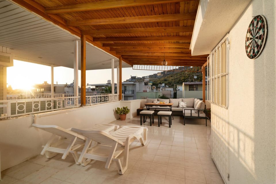 View (from property/room), Balcony/Terrace, Seating area, Dining area