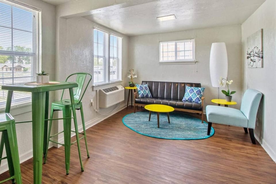 Affordable for long stay great for travel workers Apartment in Oklahoma City