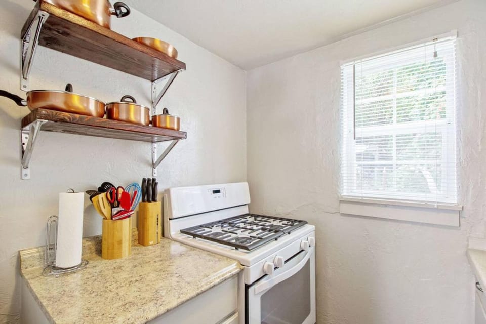 Affordable for long stay great for travel workers Apartment in Oklahoma City