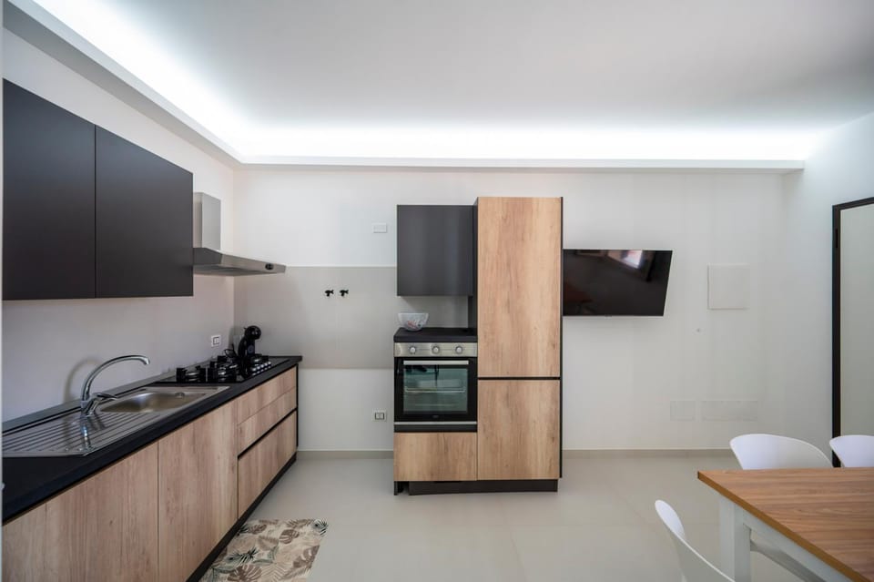 Kitchen or kitchenette, oven