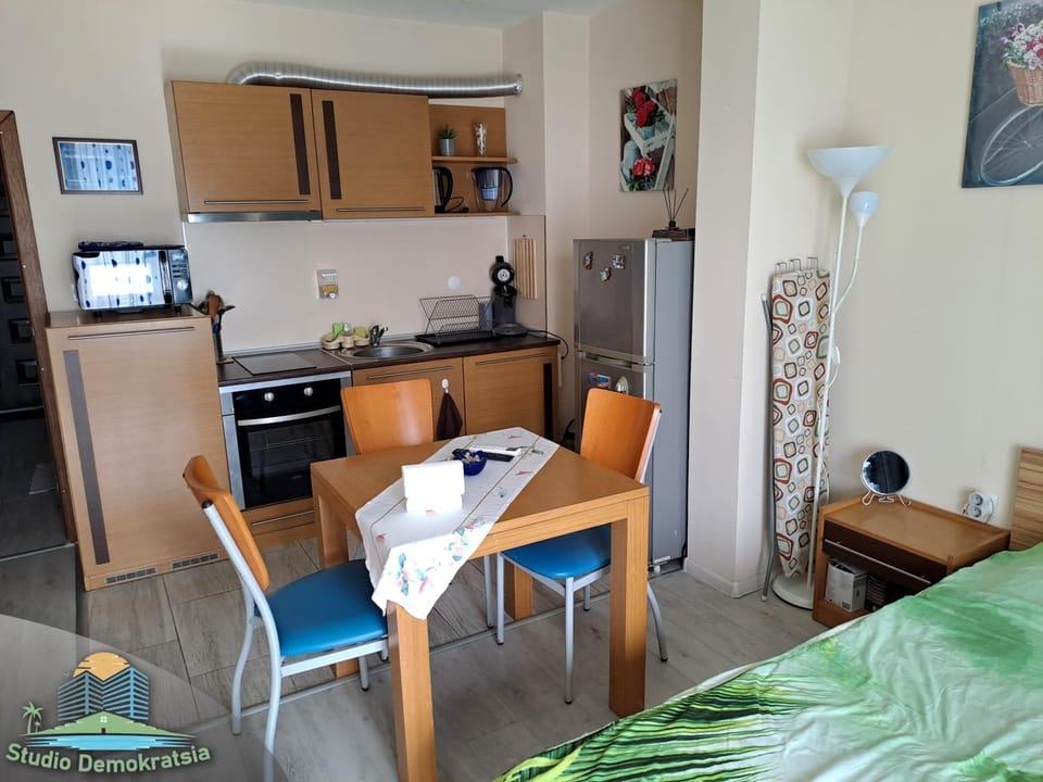 Dining area, kitchen