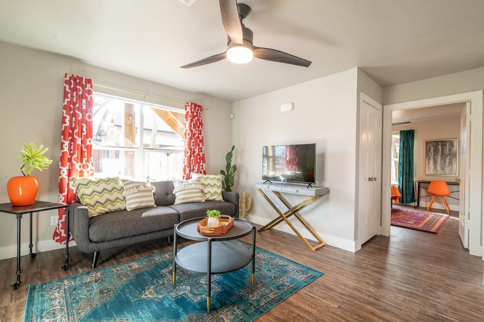 Plaza Pad I - New Apartment Near Plaza District Apartment in Oklahoma City