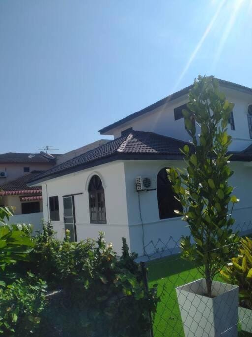 Villa President Homestay -4 bedroom Aircond WIFI Vacations Home House in Kedah