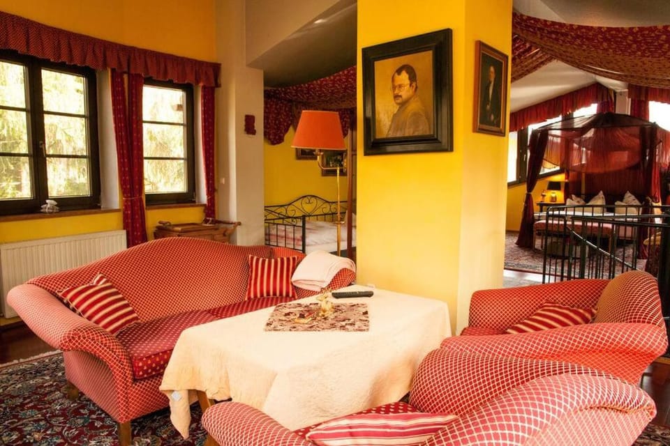 Bed, Living room, Photo of the whole room, Seating area, Bedroom