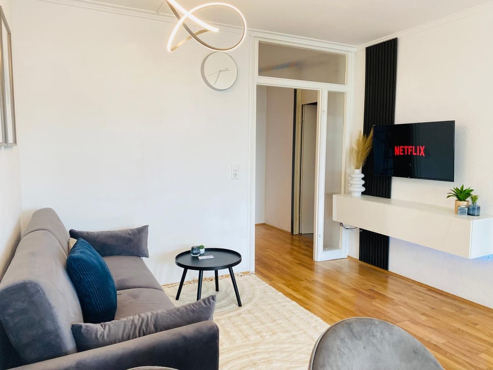 Communal lounge/ TV room, TV and multimedia, Living room, Seating area