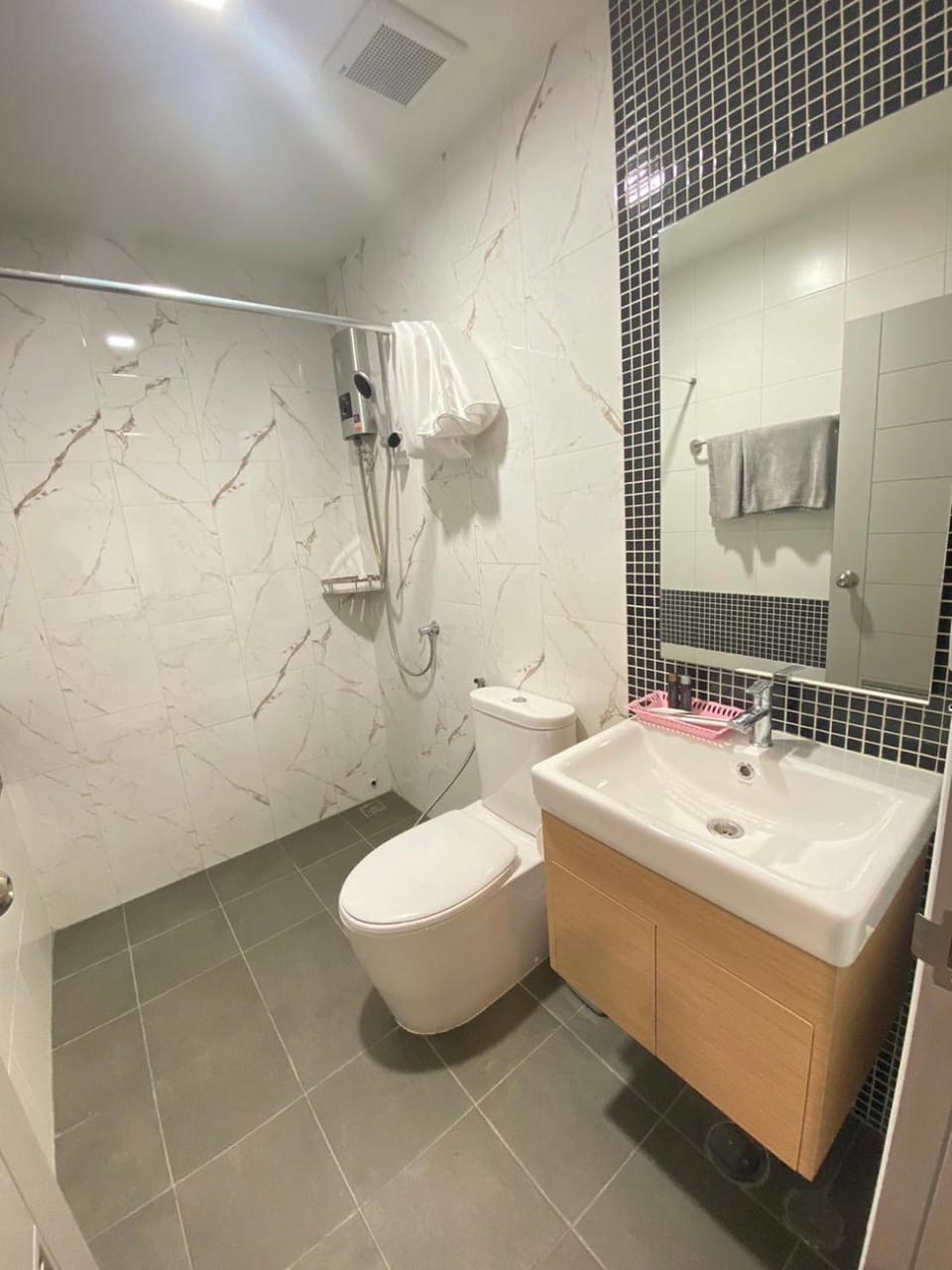 Toilet, Bathroom, towels
