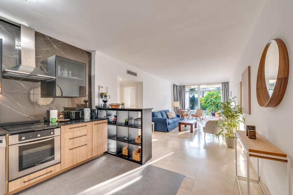 Living room, Seating area, kitchen