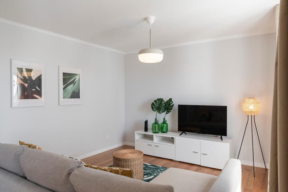 TV and multimedia, Living room, Evening entertainment