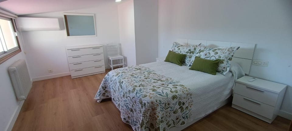 Bedroom, air conditioner, air conditioner