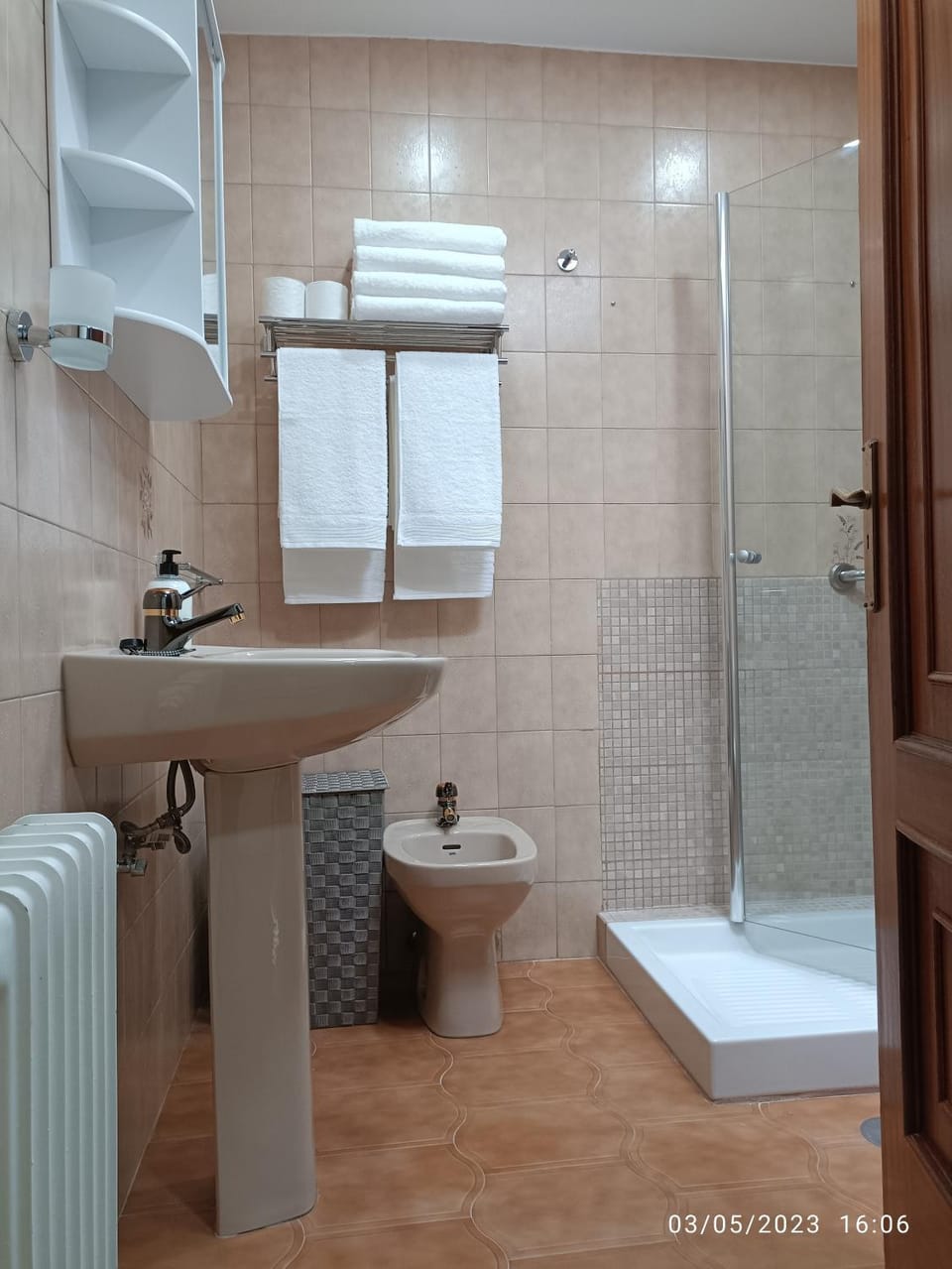 Shower, Bathroom, heating, towels