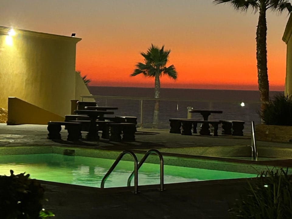 Swimming pool, Sunset, sunbed