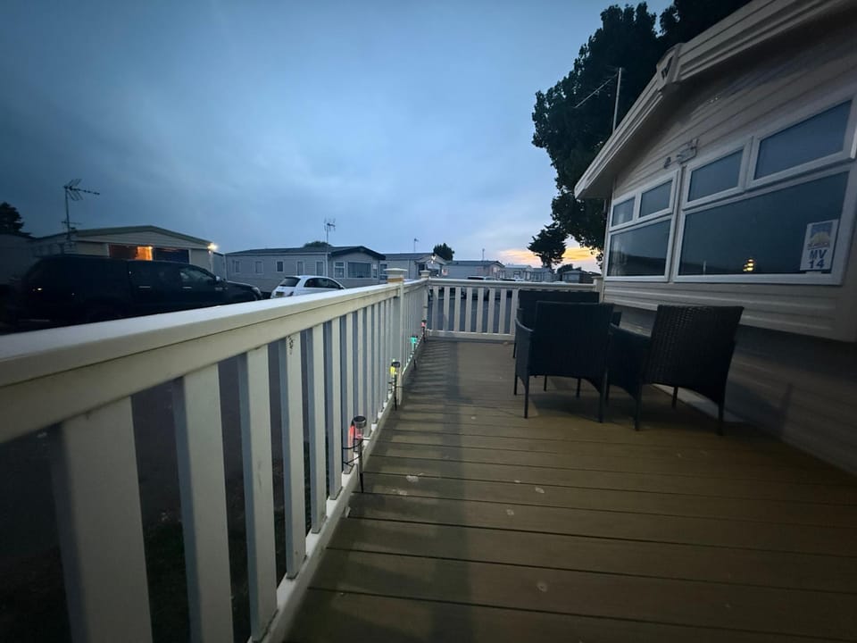 8 Bed Sun Decked Caravan Unlimited High speed Wifi and fun at Seawick Holiday Park Campground/ 
RV Resort in Tendring District