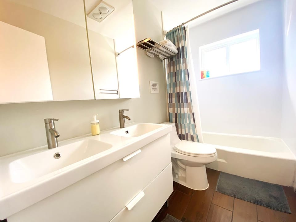 Tarpon Harbor 1 - Waterfront pool home near beach & downtown Las Olas Apartment in Fort Lauderdale